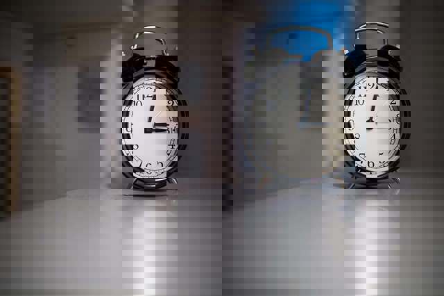 Ora de vară 2026. La noapte se dau ceasurile înainte