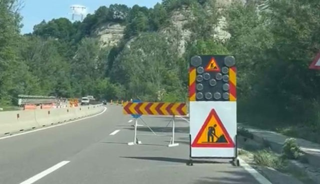 Restricții temporare de circulație pe DN1/E60, în zona km 99+000 – 99+200, pe sensul de mers Brașov către Ploiești, pentru lucrări de refacere și consolidare a părții carosabile