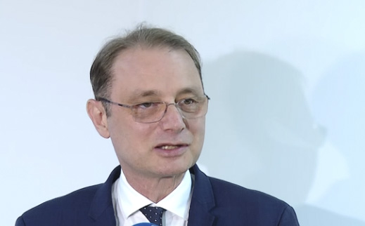 Luca Niculescu: Nu e suficient să avem un guvern care trece de votul Parlamentului, ci avem nevoie de un guvern care să poată guverna