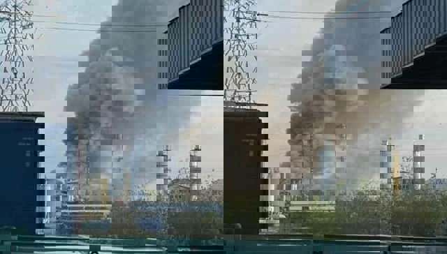 Plan Roșu de intervenție activat în urma unei explozii urmate de incendiu, la o fabrică de lemn din Sebeș