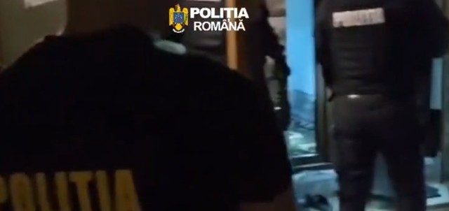 VIDEO 🎦 Scandalagii luați pe sus de mascați, joi dimineață. Percheziții în Ploiești și Păulești
