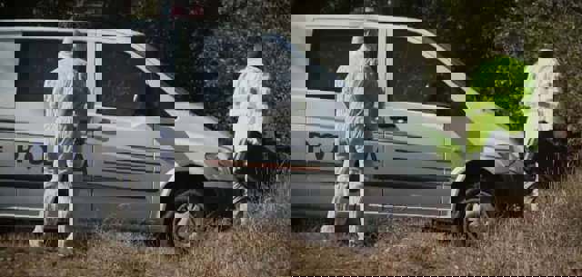 Femeie ucisă de fostul concubin. Ar fi fost prinsă cu mâinile de maşină şi târâtă