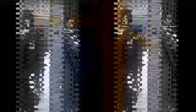 VIDEO 🎦 Percheziții în Dâmbovița, la cămătari care își amenințau victimele până reușeau să le ia proprietățile