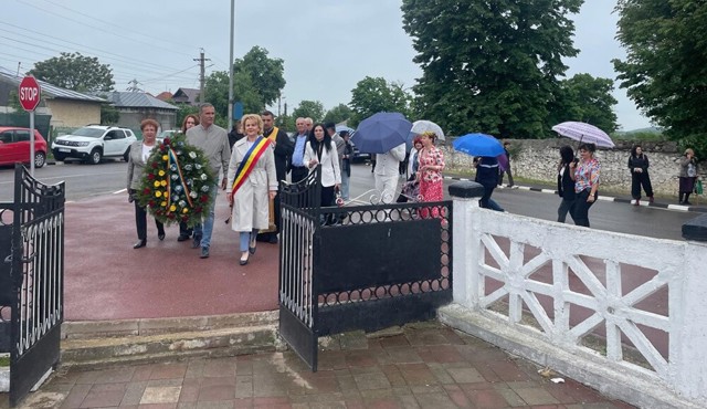 21 mai, triplă sărbătoare. Autoritățile din Florești au marcat Ziua Eroilor, Înălțarea și ziua Sf. Constantin și Elena