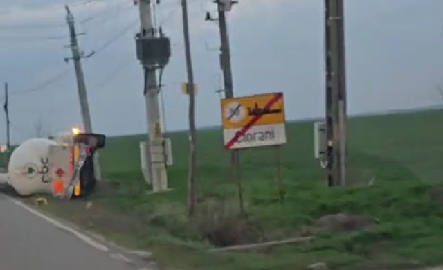 UPDATE. VIDEO 🎦 O cisternă încărcată cu GPL s-a răsturnat pe DN1D, la ieșirea din Ciorani. Trafic blocat!