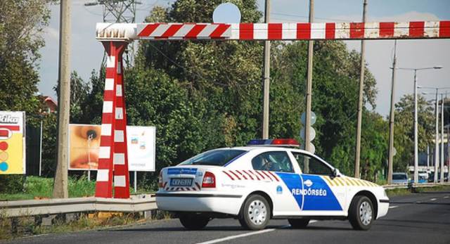 Un român şi-a răpit fosta iubită de pe o autostradă din Austria. Răpitorul și victima sa au fost opriţi în Ungaria