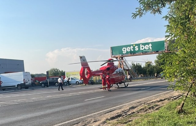 VIDEO 🎦 Trafic oprit la Tâncăbești, în urma unui accident. Un elicopter SMURD a aterizat pe DN1 pentru a prelua un motociclist rănit
