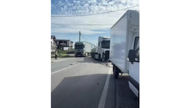UPDATE. Accident cu TIR pe DN72, la Brătășanca. Trafic îngreunat