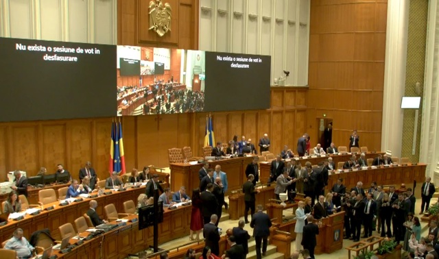 VIDEO 🎦 A început votul pe moțiunea de cenzură PSD-AUR împotriva Guvernului Bolojan