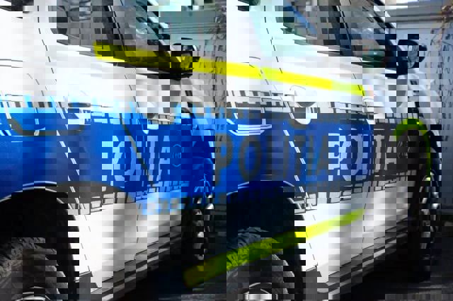 Moarte suspectă a unui copil de 12 ani. A fost găsit atârnat de ușa unui dulap