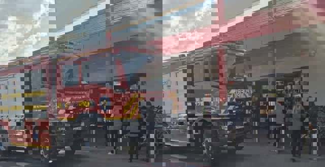 Incendiu la un restaurant din incinta unui supermarket din Oradea. Circa 150 de persoane s-au autoevacuat