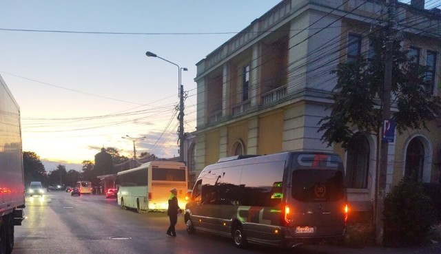 Amenzi pe bandă rulantă pentru transportatori, miercuri dimineață, la Ploiești
