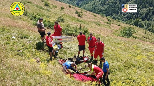 A opta victimă din acest an, în zona montană din Prahova. Omul a suferit un stop cardio-respirator în timp ce se afla la cules de afine