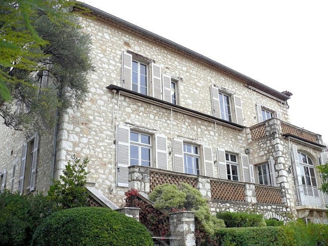 Jaf la muzeul Renoir din Franța. Hoții au furat patru tablouri, dar au pierdut unul în timpul fugii