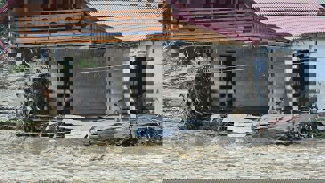 Preşedinte CJ Suceava: Toate casele grav afectate de puhoaiele de acum două săptămâni şi-au găsit constructori