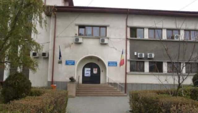 DEFINITIVAT 2026. Mai puțin de 75% dintre dascălii care au susținut examenul în Prahova au fost declarați promovați. Cine sunt profesorii de 10