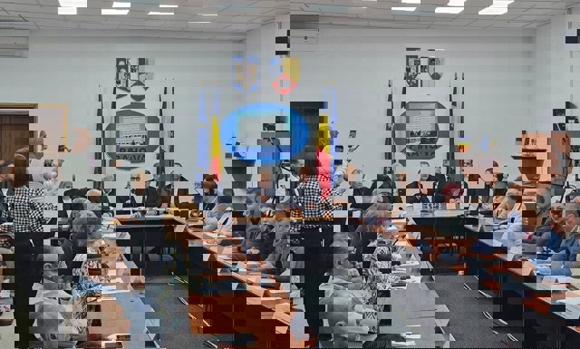 VIDEO 🎦 Consilierii județeni au aprobat bugetul județului Prahova, pe anul 2026. Virgiliu Nanu: „Am redus cheltuielile de funcționare, astfel încât să putem asigura salariile. Avem investiții care trebuie finalizate”