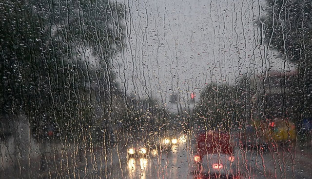 ANM: Vânt și ploi, în aproape toate regiunile, până sâmbătă seară