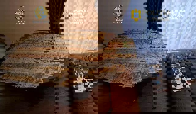 VIDEO 🎦 Cinci persoane reținute pentru trafic de droguri. Vindeau în zona rurală adiacentă orașului Găești