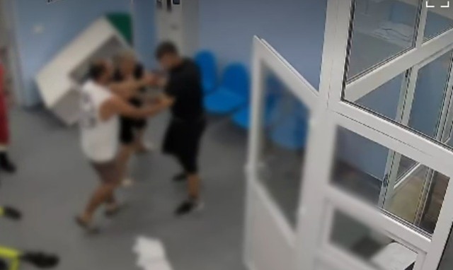 Un tânăr beat, arestat după ce a făcut scandal și a provocat distrugeri într-un spital