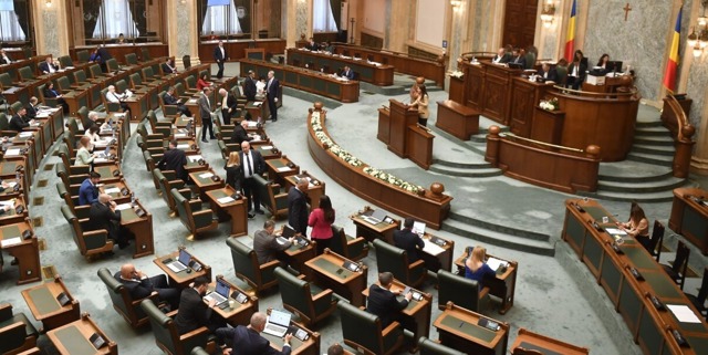 Mișcări în culise înainte de votul pe moțiunea de cenzură
