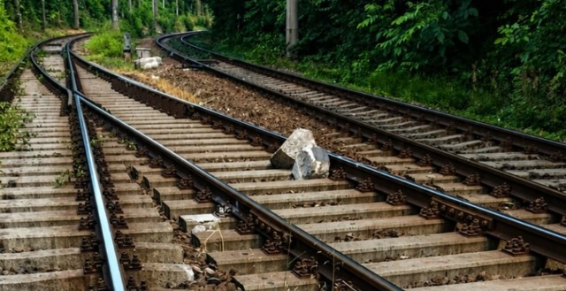 Alte trei obiecte amplasate intenţionat pe calea ferată, în judeţul Constanţa