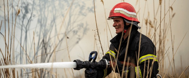 IGSU: Peste 2.300 de hectare de teren, mistuite de flăcări în doar trei zile. Pompierii au stins peste 500 de incendii, aproape trei sferturi au fost arderi necontrolate