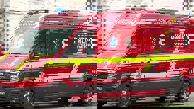 Accident feroviar în Neamț. O femeie a murit după ce a fost lovită de tren. Pompierii au găsit-o între liniile de cale ferată