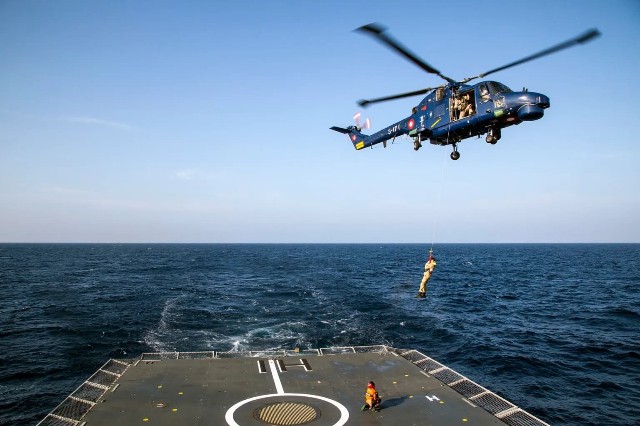 Incident grav în largul coastelor Danemarcei. O fregată a Rusiei a tras cu rachete de semnalizare spre un elicopter militar danez