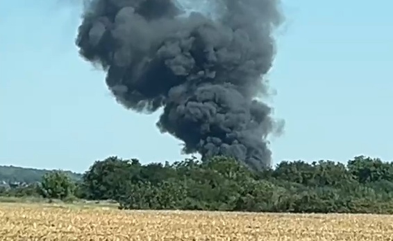 UPDATE. VIDEO 🎦 Incendiu la o hală de depozitare și prelucrare a deșeurilor. A fost emis mesaj de avertizare RO-ALERT