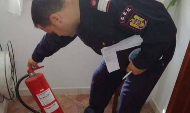 Pompierii pot aplica sancțiuni mai dure în cazul nerespectării normelor de securitate la incendiu. Unele fapte atrag răspundere penală