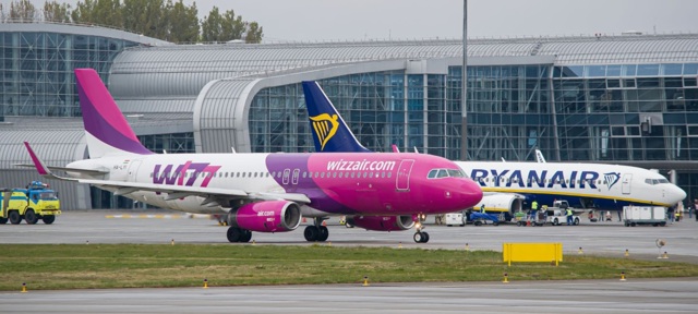 Wizz Air și Ryanair au anunțat că mai au kerosen pentru avioane până în iulie