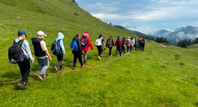 FOTO 🎦 Persoană lovită de trăsnet, în Bucegi. Victima este cadru didactic și însoțea un grup de 14 copii