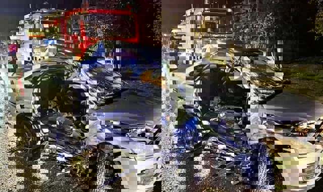 Un mort și șase răniți în urma unui nou accident cumplit. O femeie a intrat cu mașina într-un microbuz plin