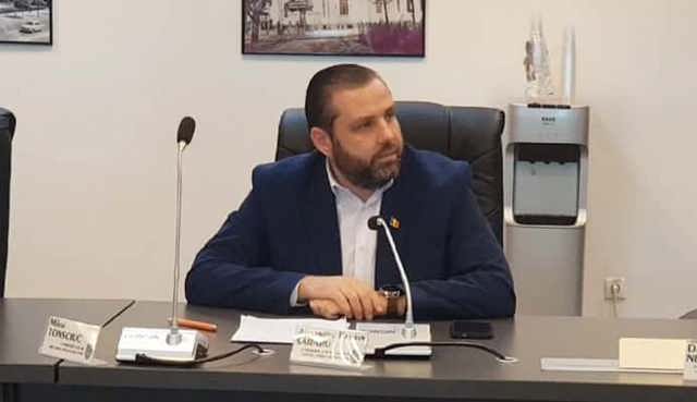 Primarul Mihai Polițeanu cere demiterea lui Alexandru Săraru din funcția de viceprimar al Ploieștiului. Proiectul, semnat și de doi consilieri AUR. Documentul cu acuzațiile împotriva lui Săraru și răspunsul vicelui