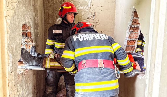 Salvatorii ISU Prahova se antrenează pentru misiuni de căutare-salvare urbană