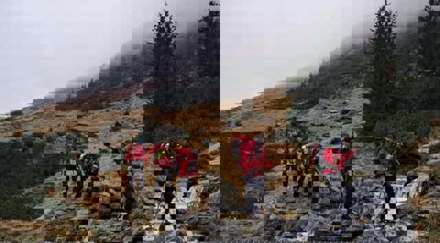 O nouă tragedie în urma unui accident montan. 18 salvamontiști participă la misiunea de recuperare a trupului victimei