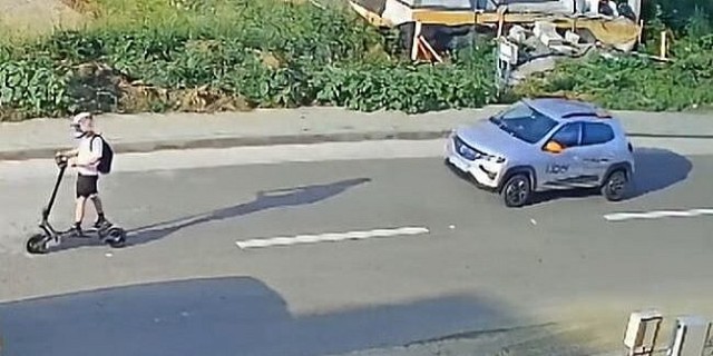 Bărbatul care ar fi lovit intenționat cu mașina un adolescent pe trotinetă a fost arestat