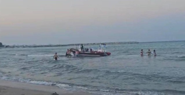 Mangalia. Bărbat în pericol de înec, salvat de pompieri în zona unei plaje