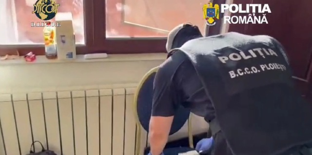 VIDEO 🎦 Traficant la 18 ani. Tânărul vindea în Ploiești, inclusiv unor clienți minori, droguri fel de fel