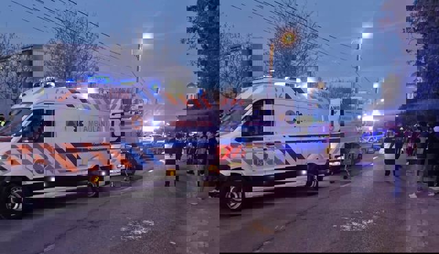 UPDATE. VIDEO 🎦 Plan Roșu de Intervenție după un incendiu izbucnit la un bloc social din Constanța. Nouă perscoane - inclusiv doi copii - au ajuns la spital