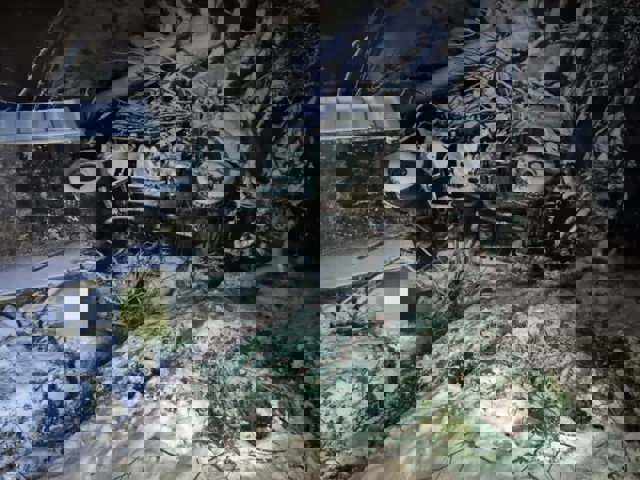 Accident cumplit în Sibiu.Un camion s-a prăbușit într-o râpă. Doi bărbați au murit