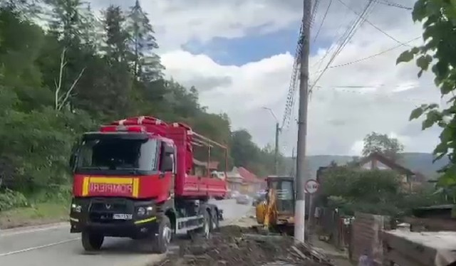 UPDATE. VIDEO 🎦 Echipaje ISU din București, Ilfov și Covasna au fost trimise la Bușteni, pentru sprijinirea populației