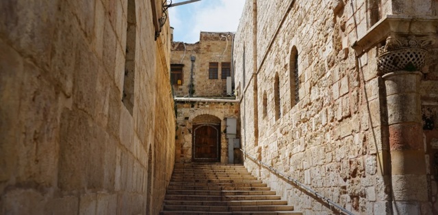 Poliția israeliană nu l-a lăsat pe Patriarhul Ierusalimului să intre la Sfântul Mormânt pentru slujba de Florii