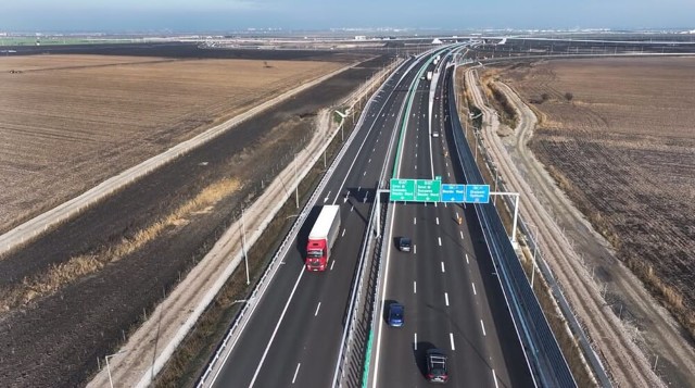 Restricții pe un tronson al A7 - Autostrada Moldovei, de marți, pentru verificarea semnelor de circulație