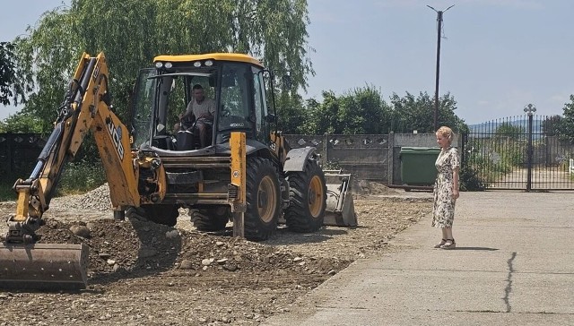FLOREȘTI. Lucrări la parcare, lângă cimitirul din Călinești