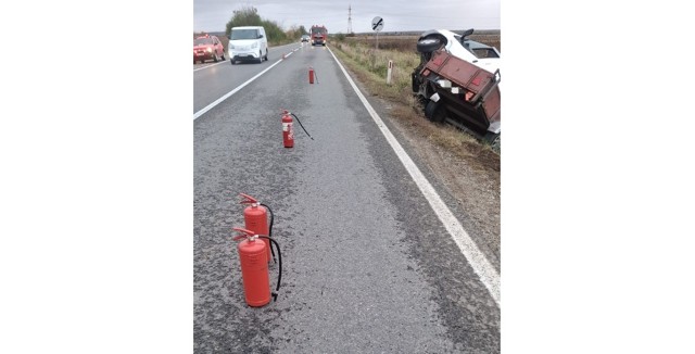 Trafic deviat la limita dintre Prahova și Dâmbovița, în urma unui accident pe DN72. O autoutilitară încărcată cu var și sodă caustică  s-a răsturnat pe carosabil