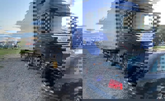 VIDEO 🎦 Șofer prins în flagrant, la Urlați, în timp ce sustrăgea motorină din rezervorul unui TIR