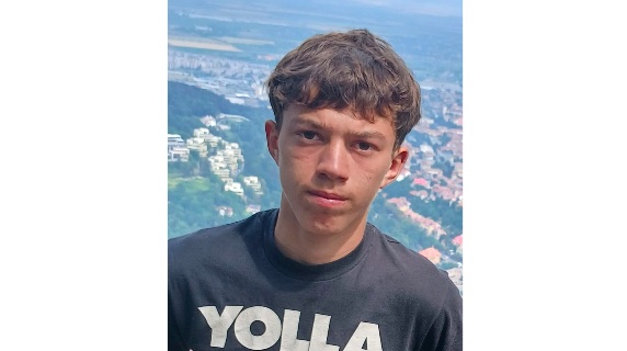 Un alt adolescent este căutat de polițiștii brașoveni. Are 17 ani și a plecat de acasă luni