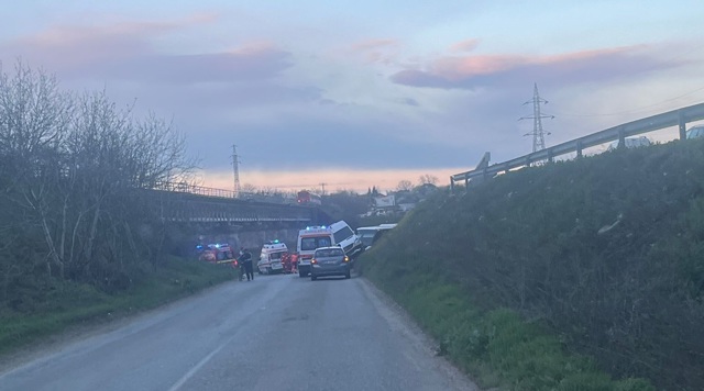 UPDATE. Plan roșu de intervenție, în Prahova, în urma unui accident produs în zona podului de la Blejoi